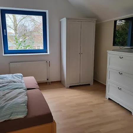アパート Dachwohnung In Feldrandlage *