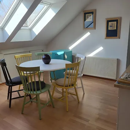 Dachwohnung In Feldrandlage ブルクヴェーデル