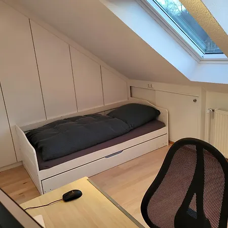 Dachwohnung In Feldrandlage アパート